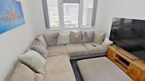 Stylish 3-Bed house NEC-JLR-Airport-HS2-Driveway, Birmingham (photo 8)