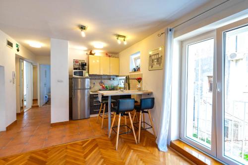Apartment Dumaneo Art - Two Bedroom Apartment - Tap to explore photos