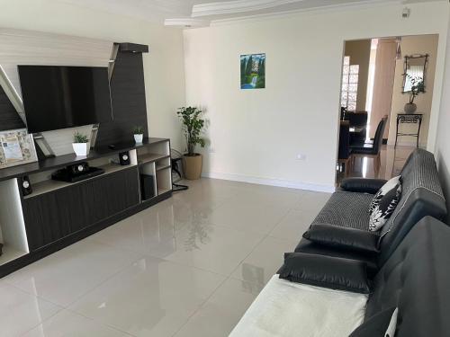 ห้องส่วนกลางสำหรับนั่งเล่น/ดูทีวี, Egra's House - Swimming pool - 8 Pessoas in การาราตัส