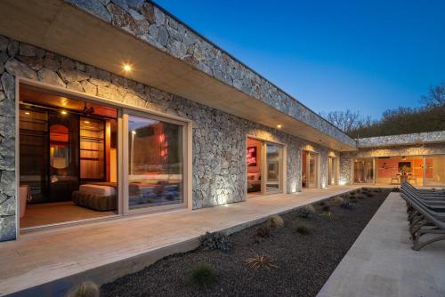 Contemporary Villa Fantazija A Luxurious Retreat in Dicmo in Osoje