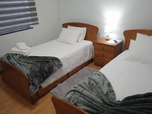 2 twin beds