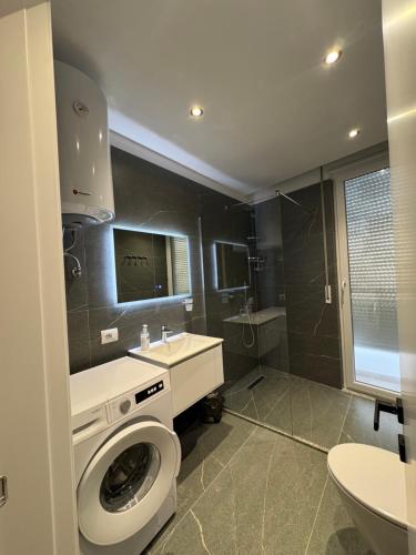 One-Bedroom Premium Apartment image 10