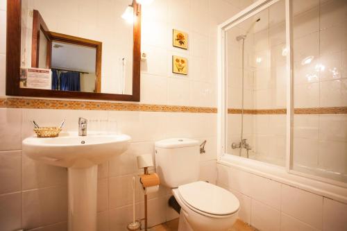Hostal Castilla Room Type - Double Room with 2 Extra Beds