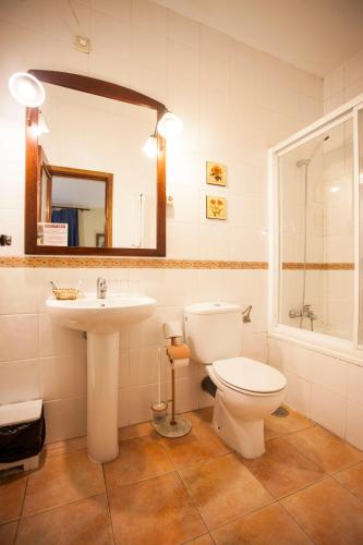 Hostal Castilla Room Type - Family Room (5 Adults)