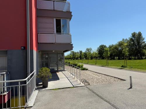 Bejárat, Lake Garden - Cozy Two-Bedroom Apartment with flexible Check-In, Terrace, and Netflix in Blato