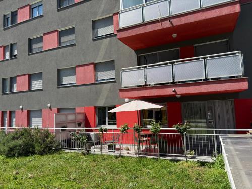 Erkély/terasz, Lake Garden - Cozy Two-Bedroom Apartment with flexible Check-In, Terrace, and Netflix in Blato