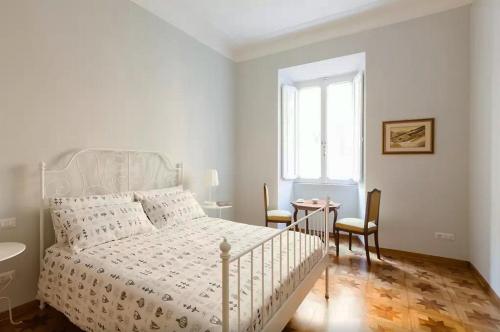 Exclusive apartment a few steps from the Spanish Steps, Roma (foto 2)