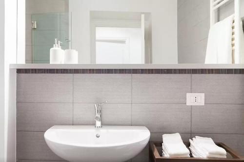 Exclusive apartment a few steps from the Spanish Steps - Tap to explore photos