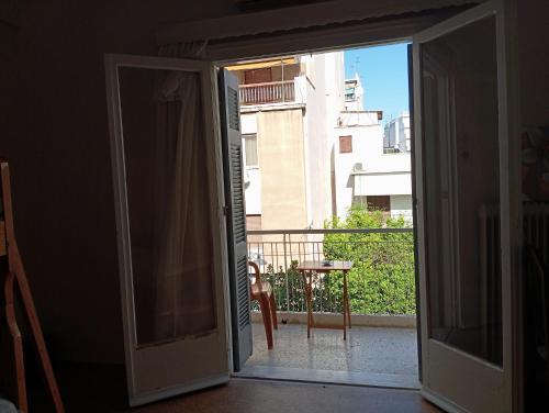 Room for 2 persons next to metro 2