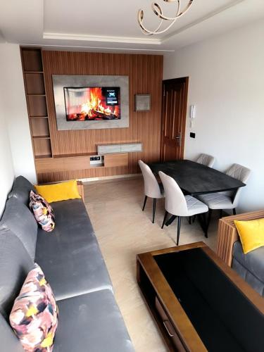 Guestroom, Ideal Emplacement Tanger 3 chambres,wifi,Netflix,Clim,Stade de Foot in Casabarata