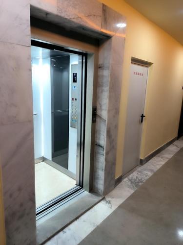 Ideal Emplacement Tanger 3 chambres,wifi,Netflix,Clim,Stade de Foot in Casabarata