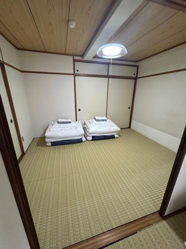 彦根びわこホテル裏のマンション 一室貸し切り50台無料駐車場付き台所あり自転車貸出可 BbQ可 ペット同伴可, Hikone (photo 9)