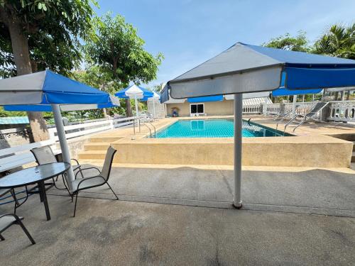 Swimming pool, Blue Horizon in Khao Takiab