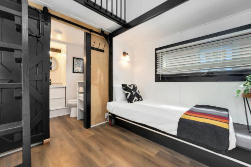2 bedrooms, 4 beds