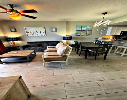 24th Floor 3 BR Resort Condo Direct Oceanfront Wyndham Ocean Walk Resort Daytona Beach 2425 in Daytona Beach, USA