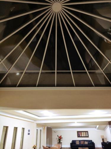 Condominio Chateau Mondrian - image 2