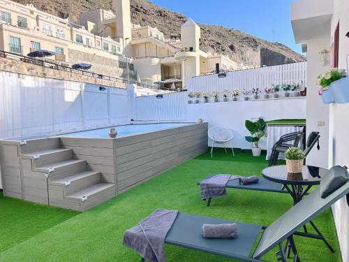 Big Villa Puerto Rico streetfront with private saltwater jacuzzi pool, BBQ, kitchen & 3 terraces near shopping center - Location saisonnière - Porto Rico