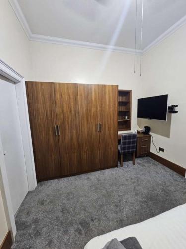 Double Room With Private En-suite, Edinburgh (photo 7)
