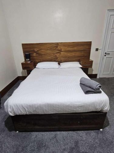 Double Room With Private En-suite, Edinburgh (photo 10)