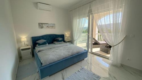 Two-Bedroom Apartment with Terrace image 8