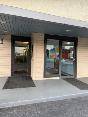 SUNRiSE INN in กรีนวูด (SC)