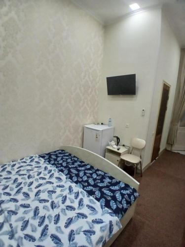 1 king bed, 2 queen beds
