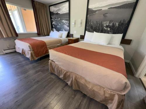 2 queen beds