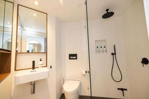 Two-Bedroom Apartment with City View image 8