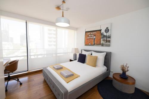 Two-Bedroom Apartment with City View image 5