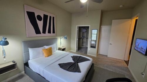 Luxury Galleria Condo Pool View 2BR 2BA in Houston, USA