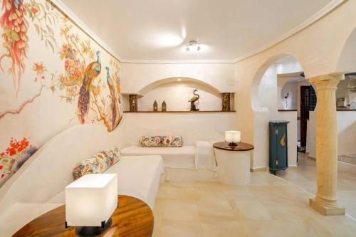 Studio in Torrevieja with shared pool enclosed garden and WiFi 1 km from the beach - image 6