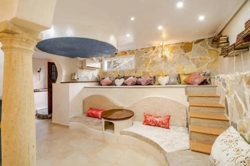 Studio in Torrevieja with shared pool enclosed garden and WiFi 1 km from the beach - image 5