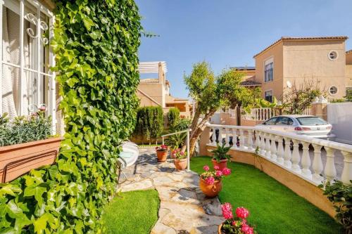 Studio in Torrevieja with shared pool enclosed garden and WiFi 1 km from the beach - image 9