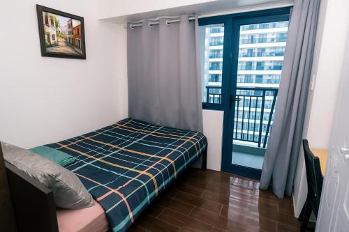 Makati MoodPad Fun Cozy Pool Access 300Mbps WiFi 2271, Манила