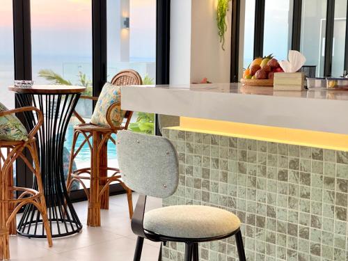 Bar/lounge, INFINITE POOL Condominium & Residence - Sihanoukville - 5mn to boat pier in Victory Beach