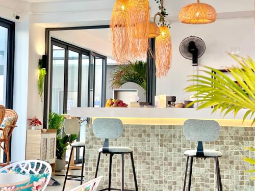 Restaurant, INFINITE POOL Condominium & Residence - Sihanoukville - 5mn to boat pier in Victory Beach