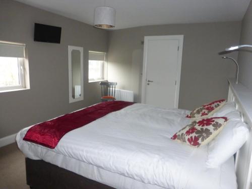 Ryan's Hotel - image 3