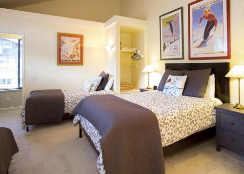 Two-Bedroom Apartment with Mountain View