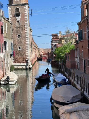 Ca' Elena beautiful canal view Biennale, Venice (photo 9)
