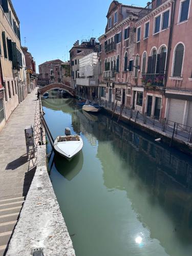 Ca' Elena beautiful canal view Biennale, Venice (photo 10)