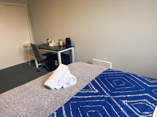 West Lake one bedroom accommodation - image 3