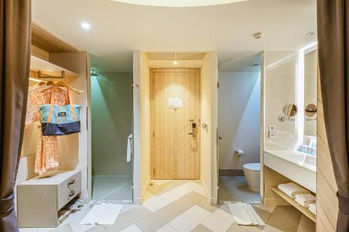 room detail thumbnail 2