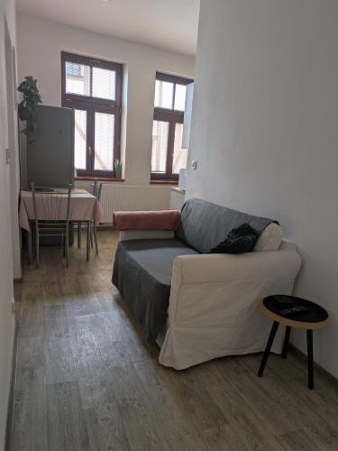 Cozy & Elegant 2-Bedroom in 內代克