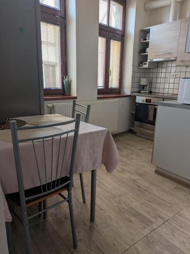 廚房, Cozy & Elegant 2-Bedroom in 內代克