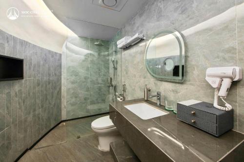 Twin Room image 4