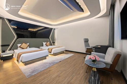 Standard Twin Room image 3