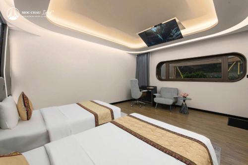 Standard Twin Room image 1