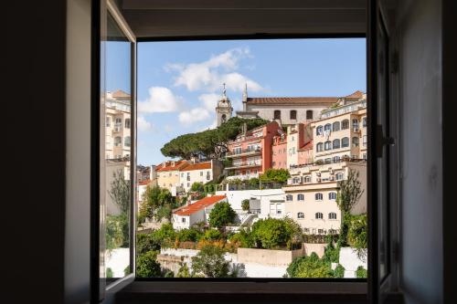 Group-Friendly 4BR Lisbon Duplex Castle View - image 14