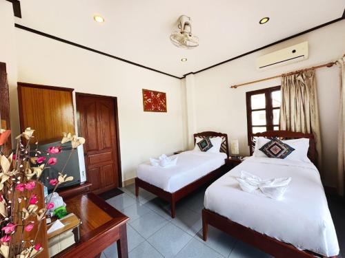 Twin Room with Terrace image 4