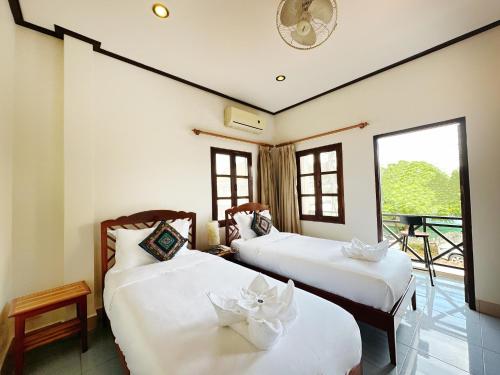 Twin Room with Terrace image 3